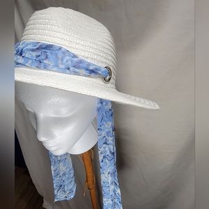 NWT Betmar white wide brim cloth thru rivet poly braid sun hat BRAND NEW!
